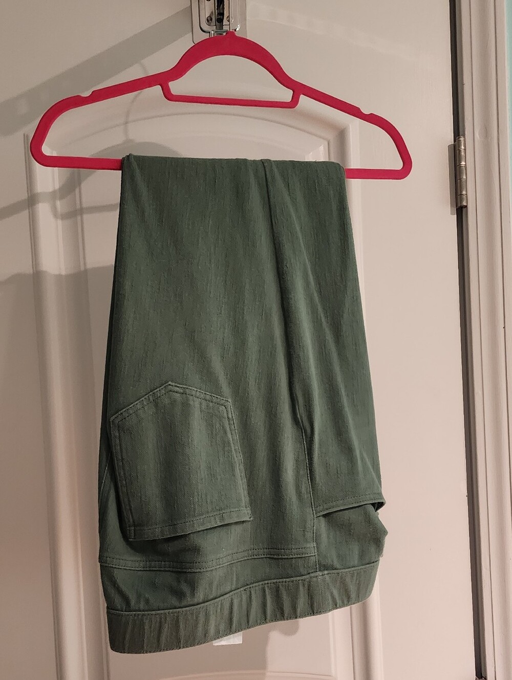 NWOT Isaac Mizrahi Live Jeans with Front Seam